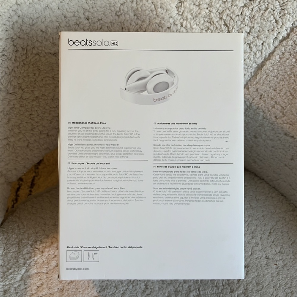 Beats By Dre Solo HD Headphones - Picture 3 of 12